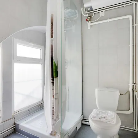 Apartament Atypical Parisian Studio Intimate Paryż