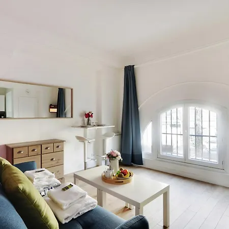 Atypical Parisian Studio Intimate * Paris